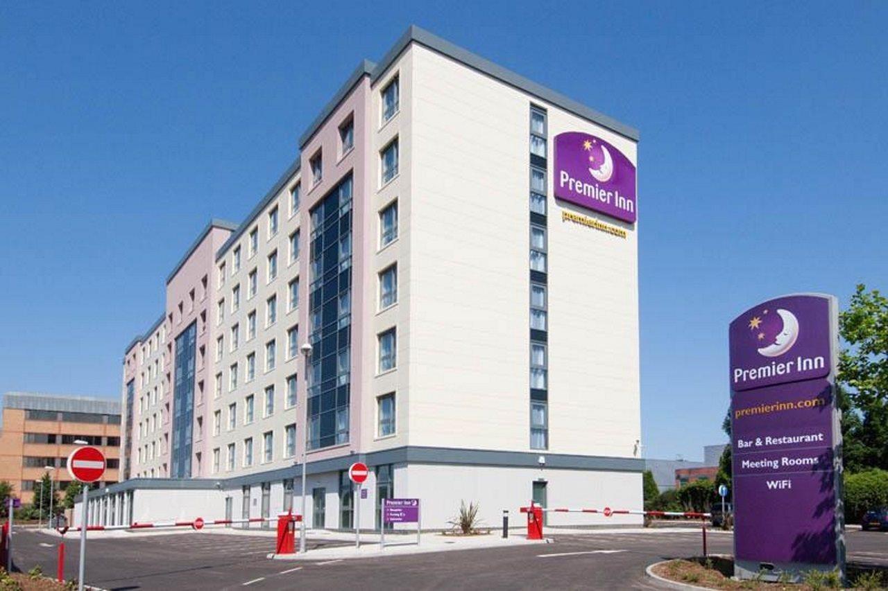 Premier Inn London Gatwick Airport - Manor Royal Crawley  Exterior foto