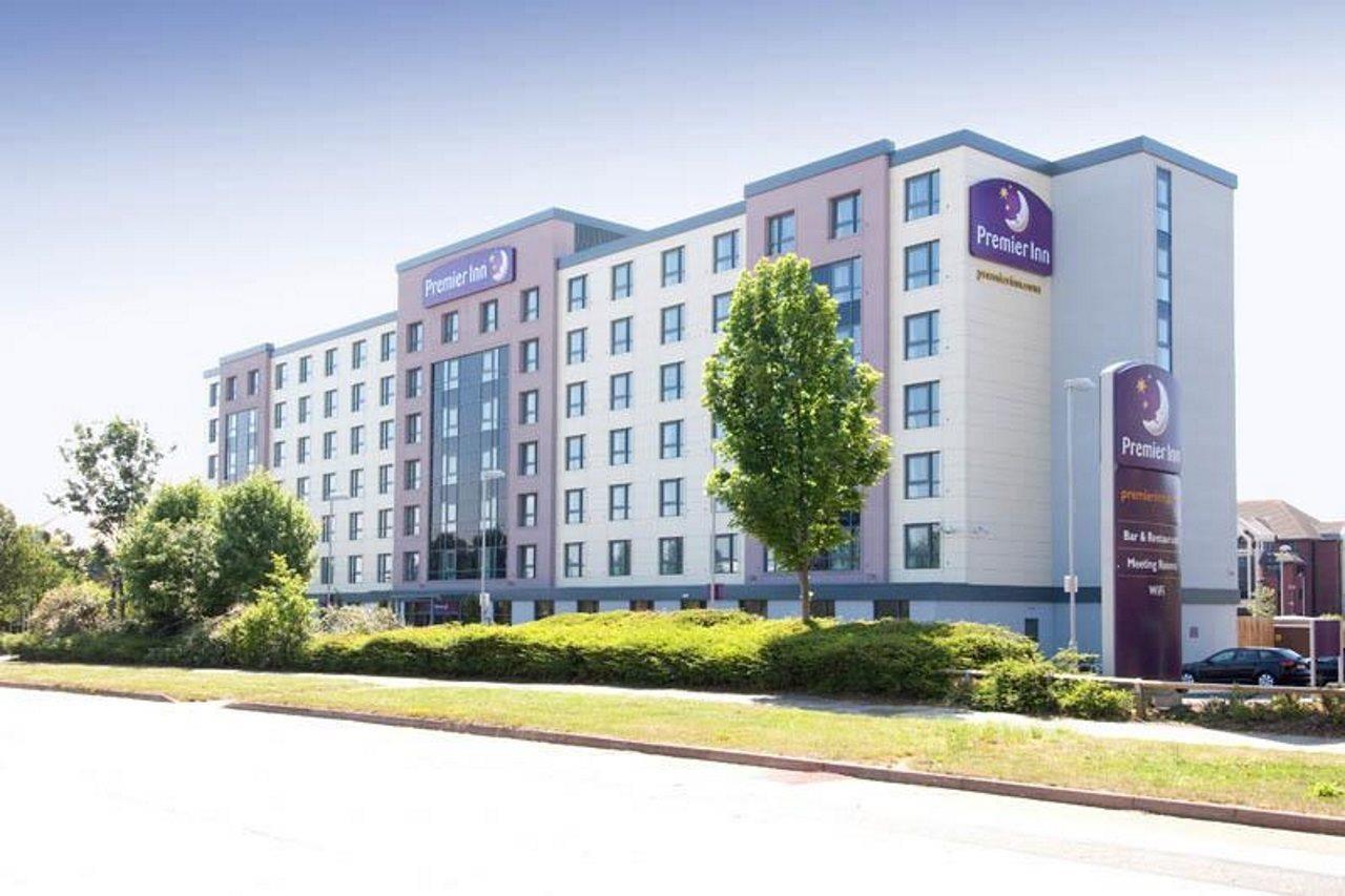 Premier Inn London Gatwick Airport - Manor Royal Crawley  Exterior foto