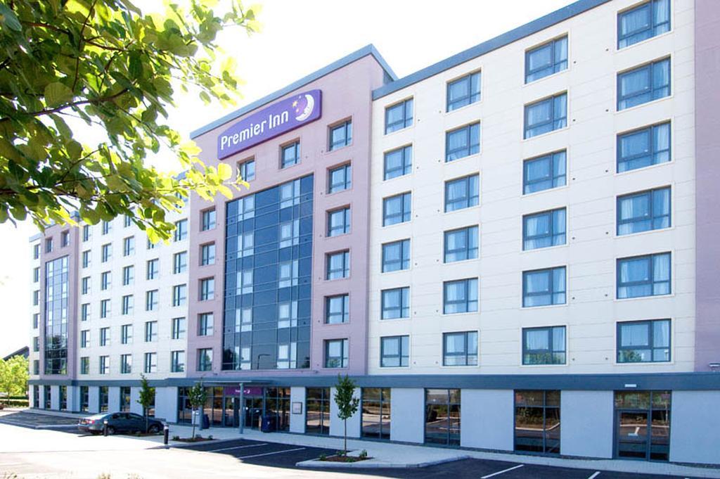 Premier Inn London Gatwick Airport - Manor Royal Crawley  Exterior foto