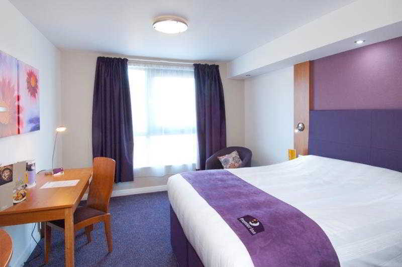 Premier Inn London Gatwick Airport - Manor Royal Crawley  Exterior foto